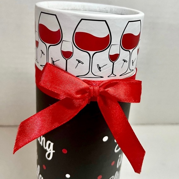 (BRAND NEW) CYLINDER GIFT BOX “EVERYTHING IS FINE AFTER A GLASS OF WINE" LOGO - Picture 5 of 5